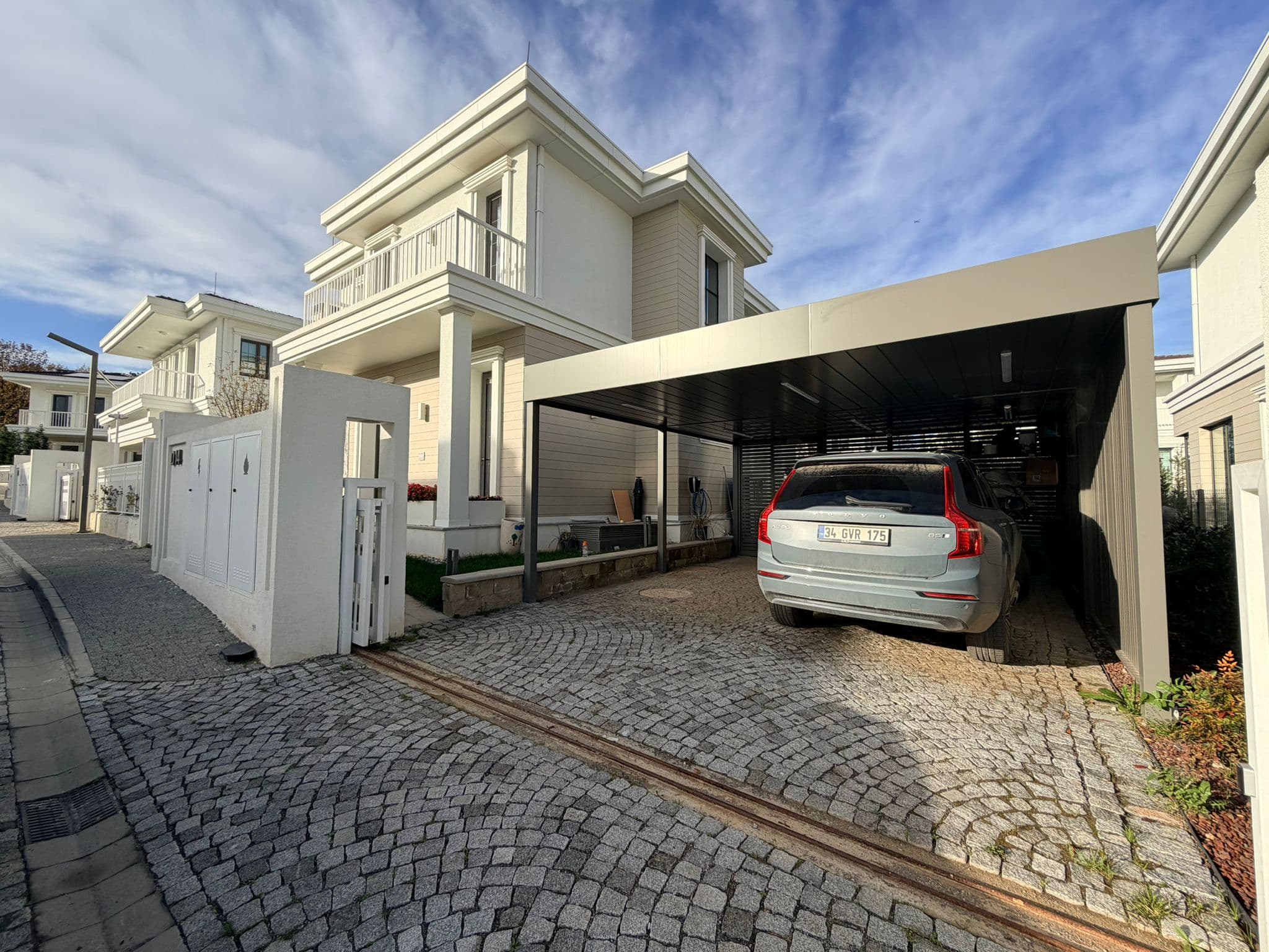 ÇINARKÖY EVLERİNDE SATILIK ÖZEL DİZAYN VİLLA - Görsel 1