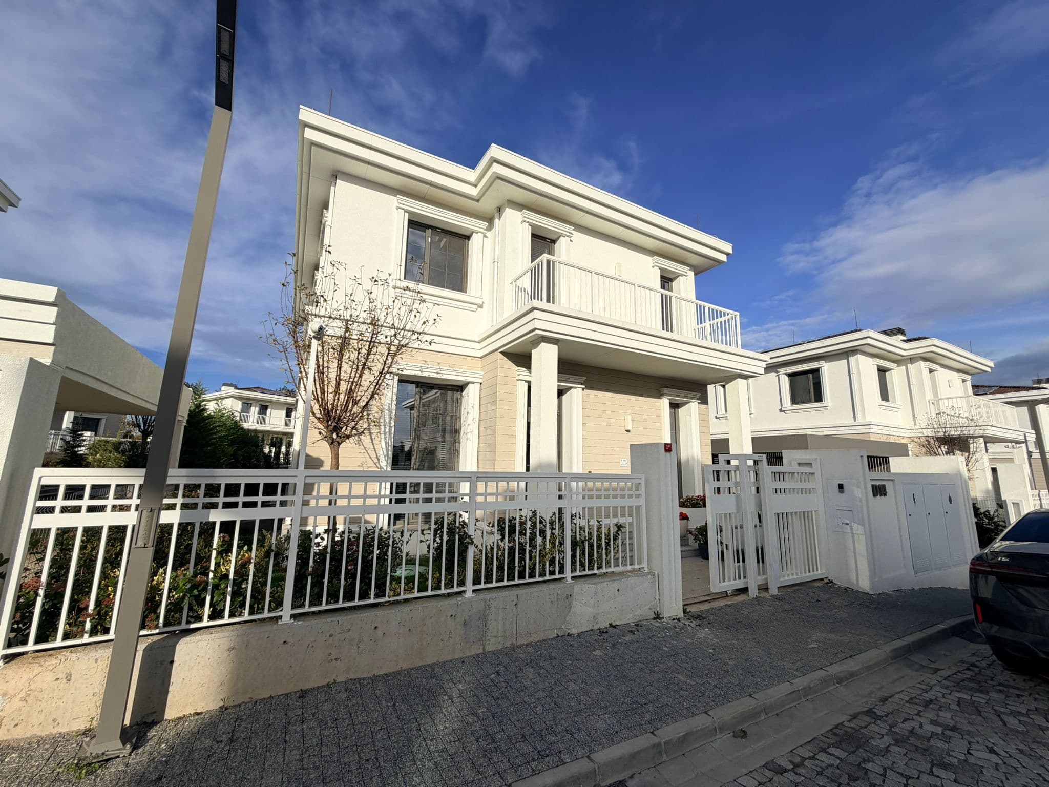 ÇINARKÖY EVLERİNDE SATILIK ÖZEL DİZAYN VİLLA - Görsel 2