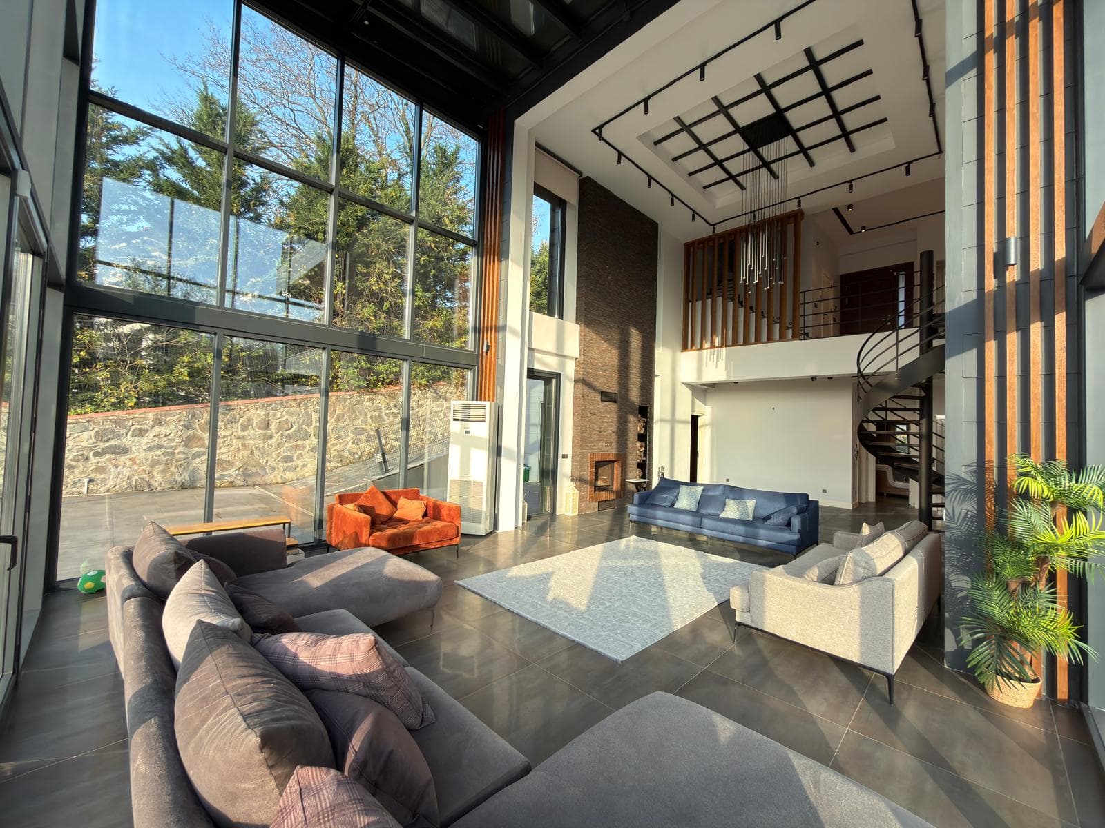 ÇEKMEKÖY REŞADİYE’DE SATILIK ÖZEL TASARIM VİLLA  Reşadiye Köyü’nün doğayla iç içe ve huzurlu konumunda, 1.000 m² arsa üzerinde iskanlı olarak inşa edilmiş lüks villamız satışa sunulmuştur. - Görsel 19