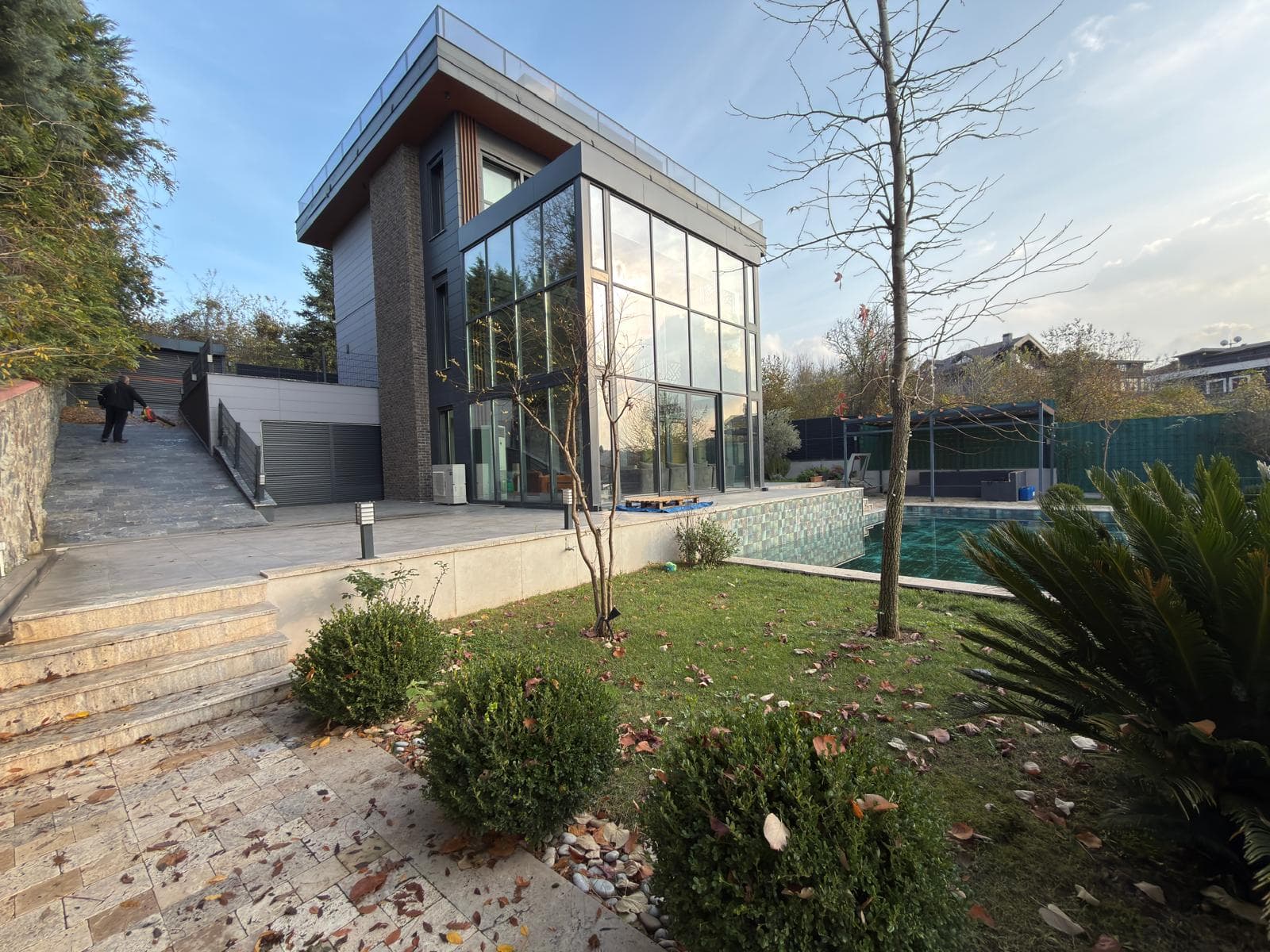 ÇEKMEKÖY REŞADİYE’DE SATILIK ÖZEL TASARIM VİLLA  Reşadiye Köyü’nün doğayla iç içe ve huzurlu konumunda, 1.000 m² arsa üzerinde iskanlı olarak inşa edilmiş lüks villamız satışa sunulmuştur. - Görsel 21